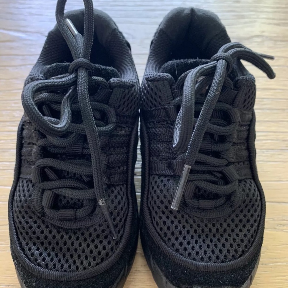 BLOCH : Childrens Dance Sneakers SIZE 11 US